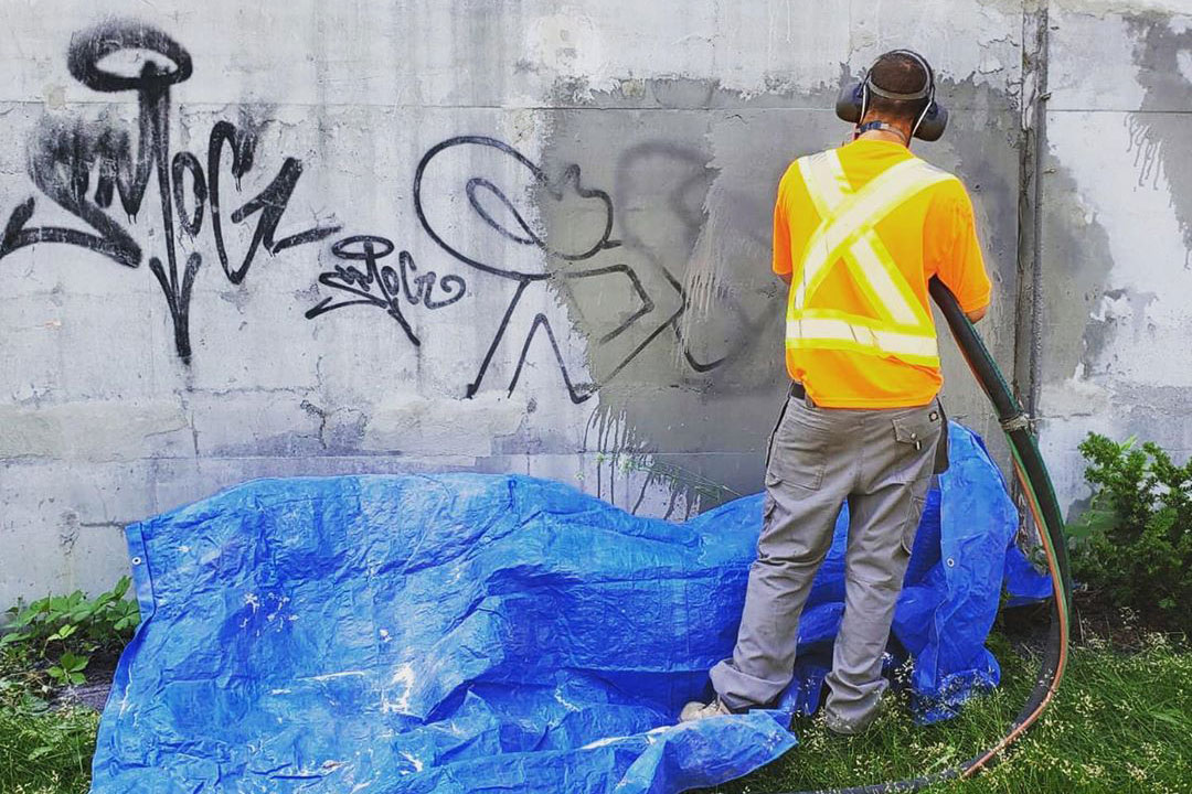 Dustless blasting graffiti deals removal